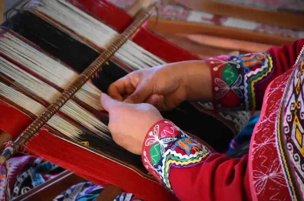 Artisan weaving cloth